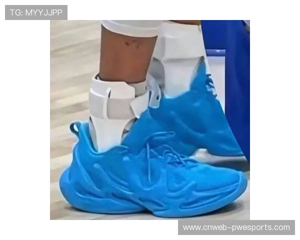 库里上脚2011年阿迪达斯老鞋，引发球迷怀旧热议