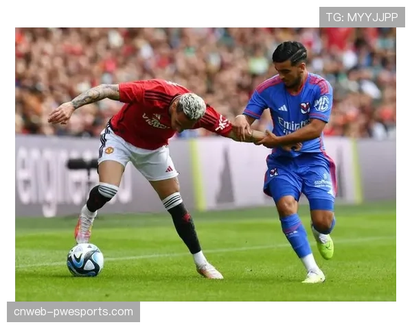 欧战归来，里昂全队抵达客场备战与布雷斯特的关键战